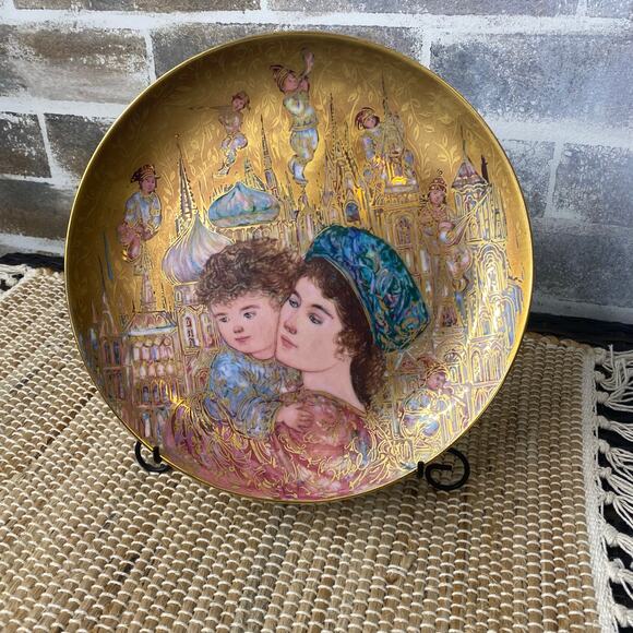 Vintage Limited Edition Edna Hibel Holiday Joy Porcelain Plate 1993 Wood Frame - Picture 3 of 13